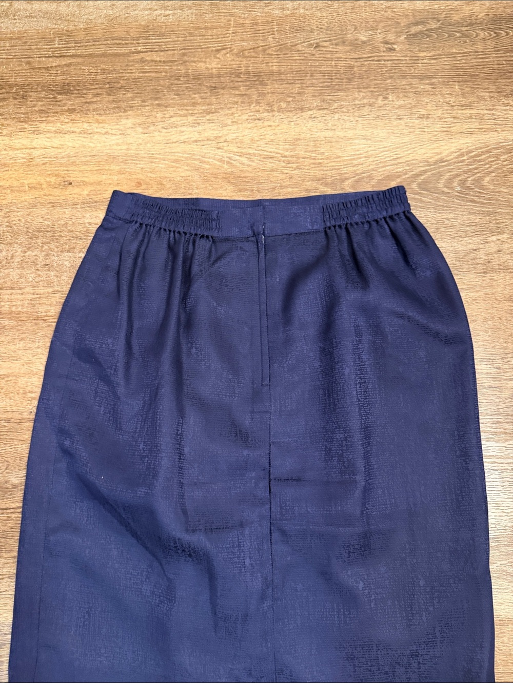 Vintage 100% Silk Navy Midi Pencil Skirt - Sleek Women's Workwear - Picture 7 of 8